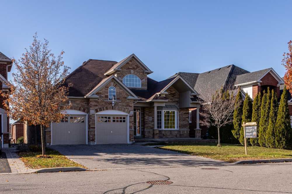 8 Benefits Of Hiring Garage Door Maintenance Services