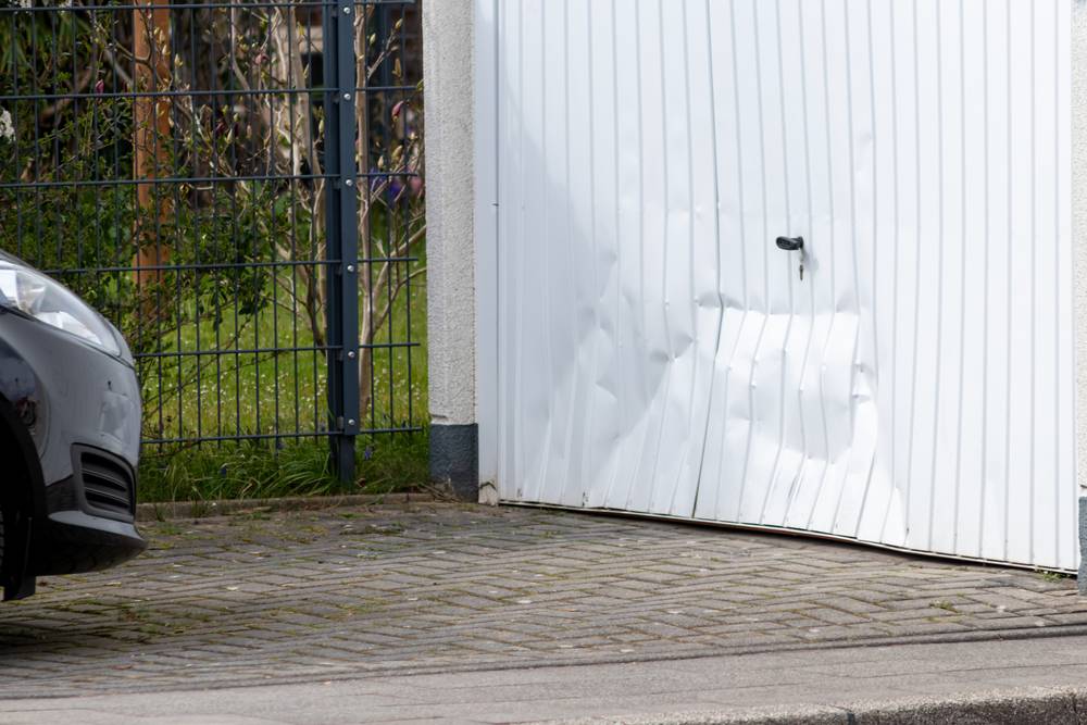 7 Reasons Why Working With A Garage Door Repair Professional Is VITAL